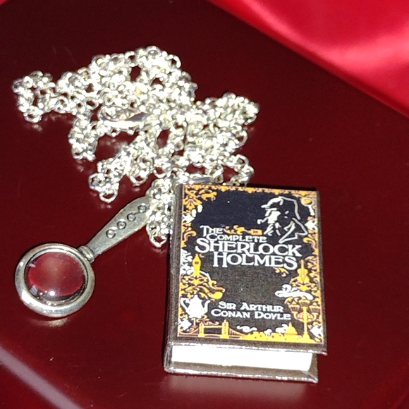 Sherlock Holmes Miniature Book Necklace NWT - Picture 5 of 6
